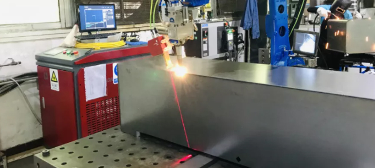 不銹鋼薄板智能焊接新方案，英萊激光視覺焊縫跟蹤系統(tǒng)顯身手！